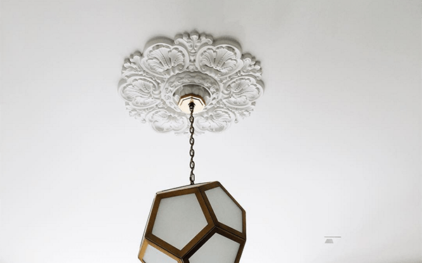 rooms with ceiling&nbsp;medallions.